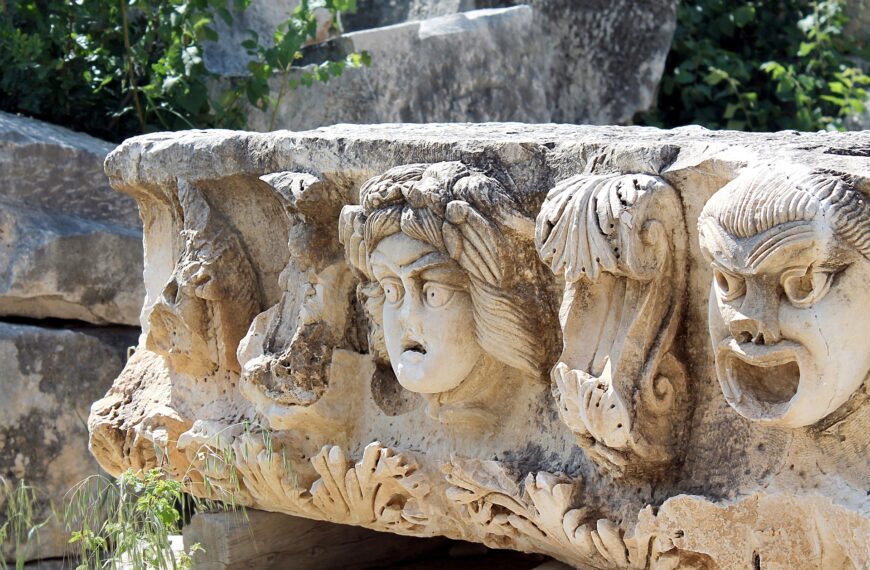 Il collasso dello sguardo: panoptismo e sparagmòs nelle baccanti